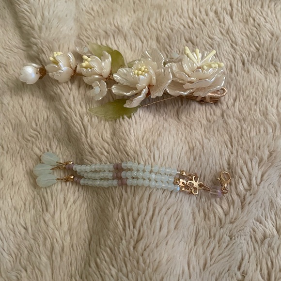 Graceful white flowers hairpin with detachable blue tassel, never worn, royalty main image 8